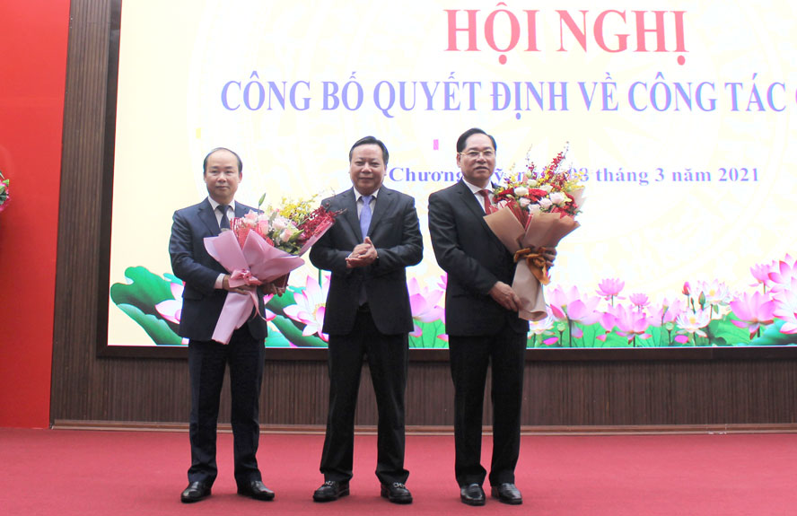 Ban Thường vụ Thành ủy Hà Nội trao quyết định về công tác cán bộ